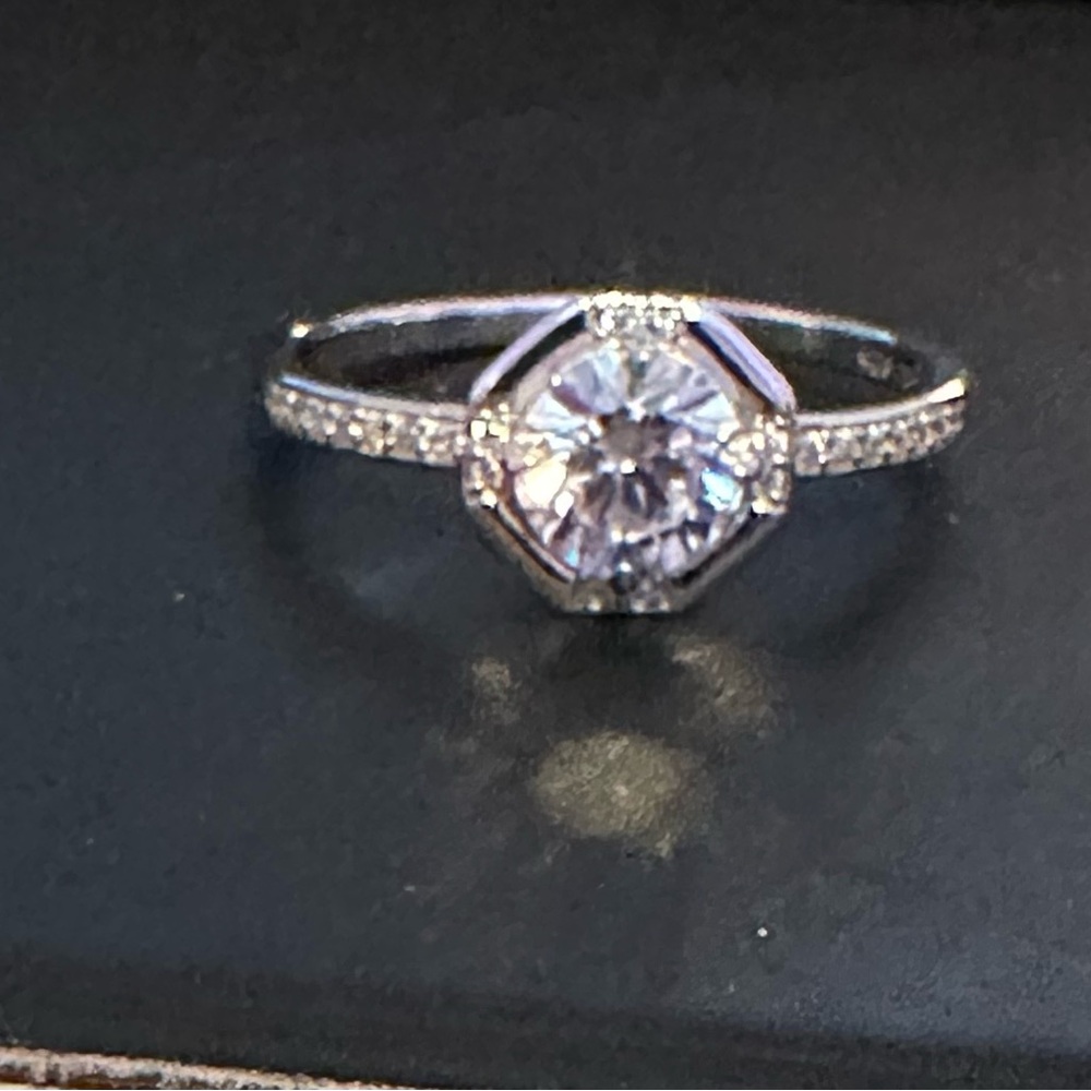 Elegant Silver Ring with Clear Gemstone